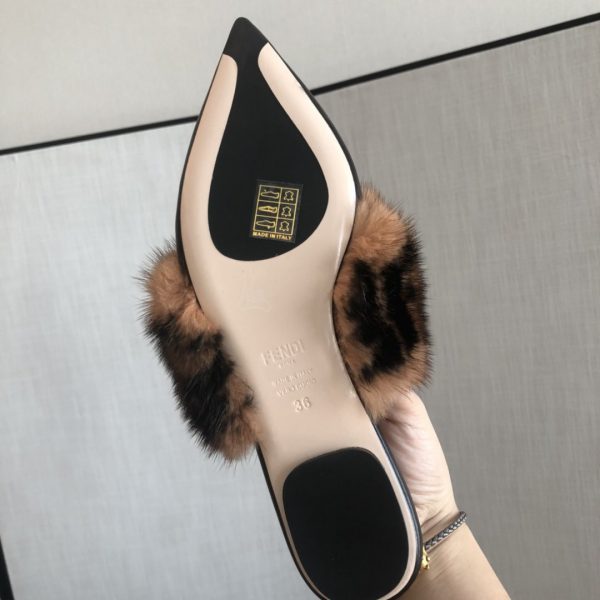 fendi pointed mink fur flat bottom slippers - Image 3