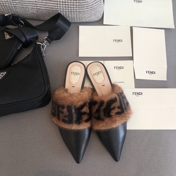 fendi pointed mink fur flat bottom slippers - Image 4
