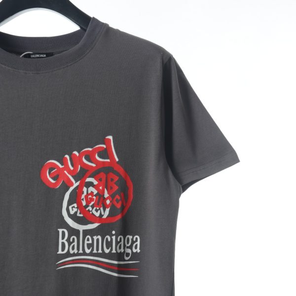 Gucci x Balenciaga joint red and white letter graffiti cola print short-sleeved T-shirt - Image 4