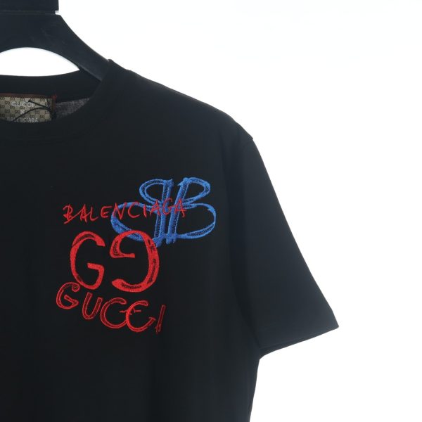 Gucci & Balenciaga joint blue and red embroidered letters short-sleeved T-shirt black - Image 4