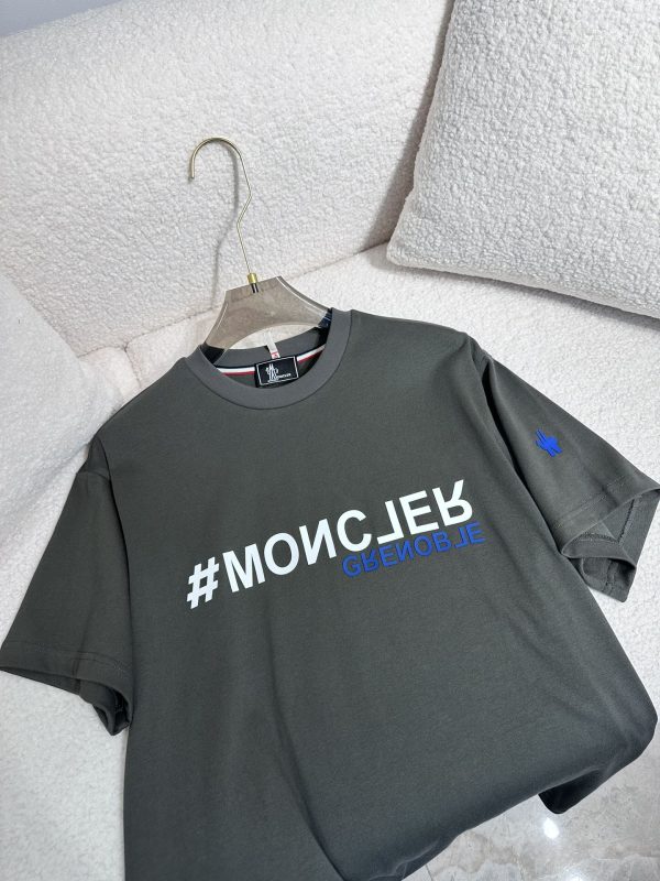 Moncler Mengkou Men and women with the same style couples spring and summer latest counters with the same style, trendy brand logo casual short-sleeved T-shirt - Image 3