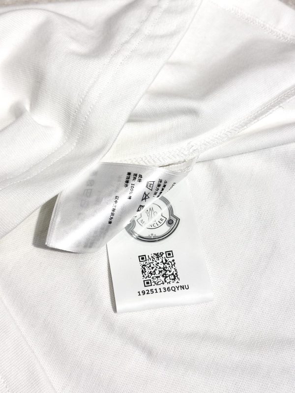 Moncler Mengkou Men and women with the same style couples spring and summer latest counters with the same style, trendy brand logo casual short-sleeved T-shirt - Image 9