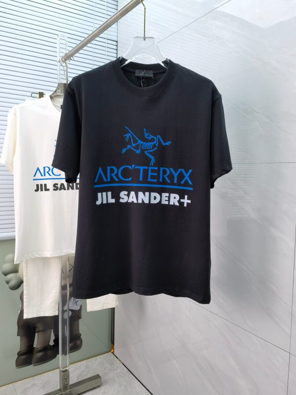 ARCTERYX 2023 Spring/Summer New Rabbit ?Year Joint Limited Edition Men and Women Same Style Couples ?Short-sleeved T-shirtARCTERYX 2023 Spring/Summer New Rabbit ?Year Joint Limited Edition Men and Women Same Style Couples ?Short-sleeved T-shirt