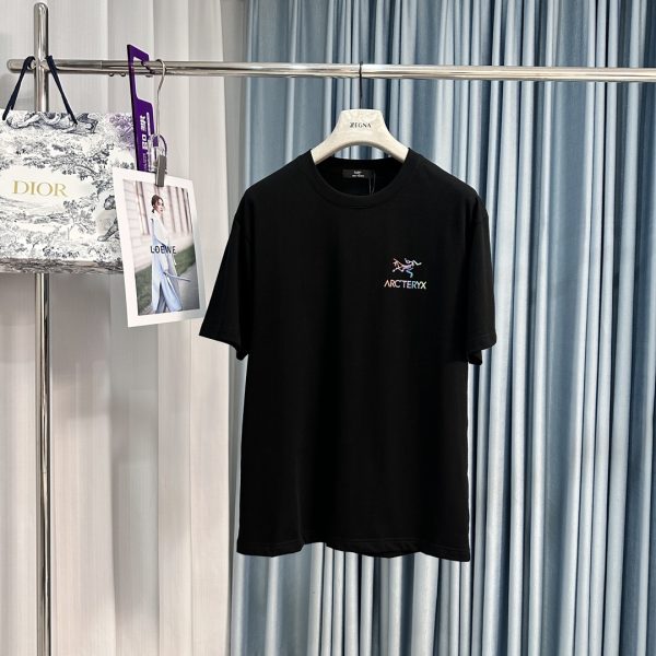 Arcteryx bird house arcteryx classic logo short sleeve has become popular. After a year, it is the most popular outdoor god in the trend circle. "