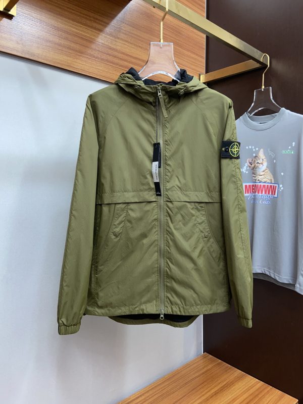 STONE ISLAND Stone Island official website of the same paragraph, a light jacket, the inner fabric has been specially treated, the upper body effect is excellent