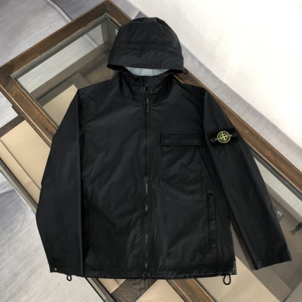 STONE ISLAND Stone Island official website of the same paragraph, a light jacket, the inner fabric has been specially treated, the upper body effect is excellent
