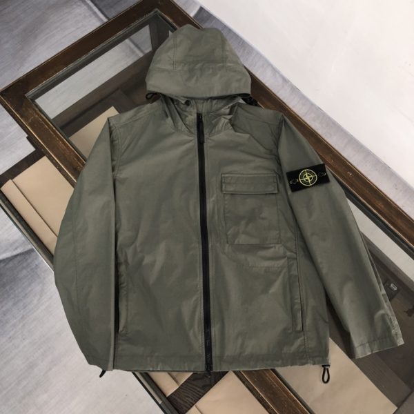 STONE ISLAND Stone Island official website of the same paragraph, a light jacket, the inner fabric has been specially treated, the upper body effect is excellent