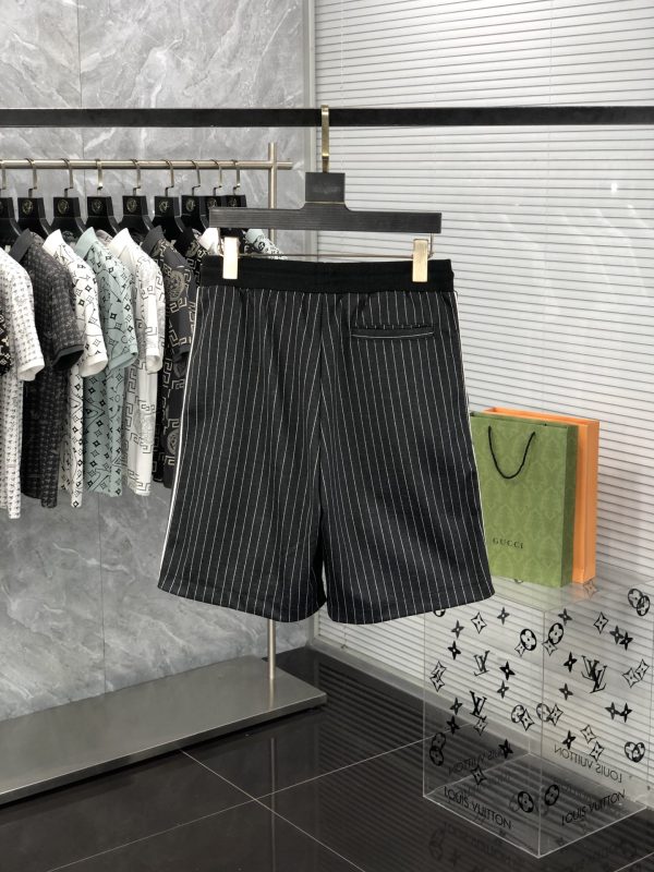 DIOR 2023 summer new casual shorts, the upper body is very comfortable to wear, the trousers are cut in 1:1, the hallowed casual shorts - Image 3