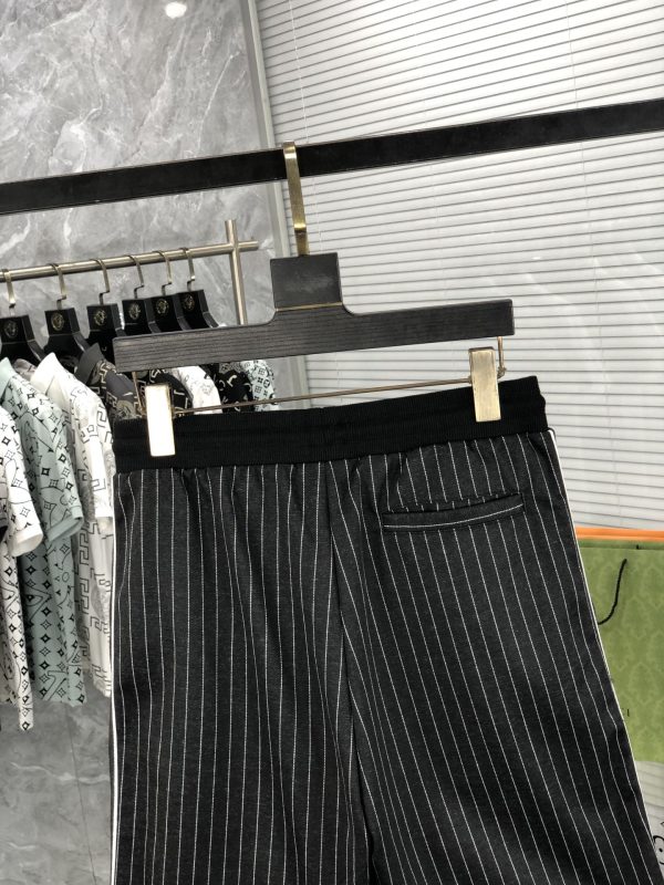 DIOR 2023 summer new casual shorts, the upper body is very comfortable to wear, the trousers are cut in 1:1, the hallowed casual shorts - Image 7