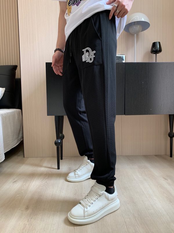 Brand [DIOR] men's casual pants 2023SS spring and summer new style, perfect hemming inside, customized original hardware, heavy embroidery craft pattern Logo - Image 2