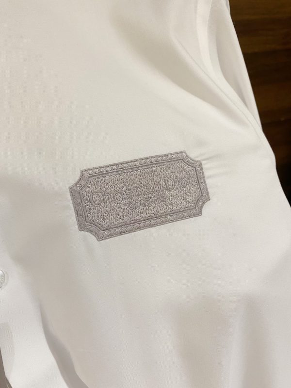 DIOR 2023 early spring new product counter casual long-sleeved shirt! Perfectly embroidered logo text, seamless tailoring Imported 80-count ultra-high-count mulberry silk cotton, soft and comfortable to the touch - Image 7