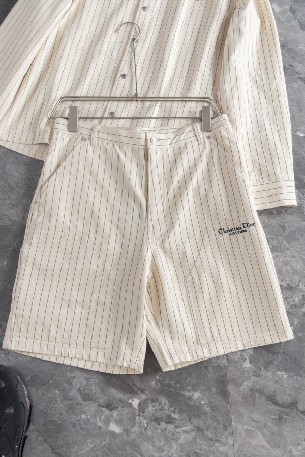 Dior/ stripe embroidery apricot jeans! Special counter 7000k to buy the original pattern opening, fixed weaving, fixed dyeing, stripe cycle pure cotton denim denim fabric, the original gray fabric is washed and desizing treatment, and the hand feel is restored to the fabric surface, and the fluffy feeling is super silky - Image 12
