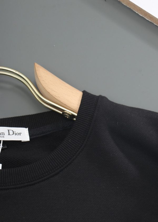The latest DIOR 2022 autumn and winter products are available at counters at the same time. The original order is hard to find. Casual and fashionable round neck sweater - Image 14