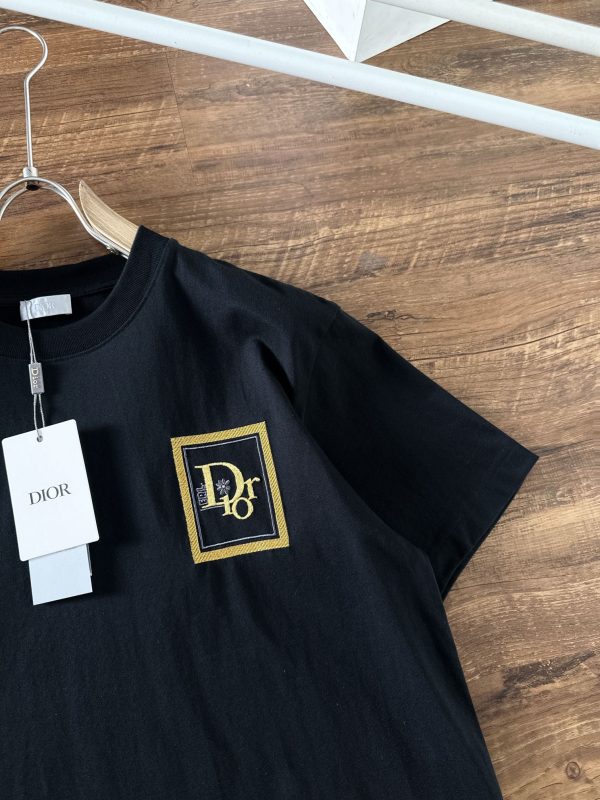 Dior 2023 spring and summer new short-sleeved T-shirt! Channel boutique! The latest fashion temperament will extend the charm infinitely to the unique charm of fashion - Image 3