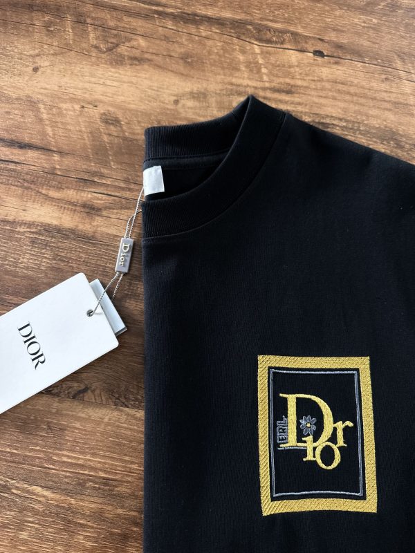 Dior 2023 spring and summer new short-sleeved T-shirt! Channel boutique! The latest fashion temperament will extend the charm infinitely to the unique charm of fashion - Image 5