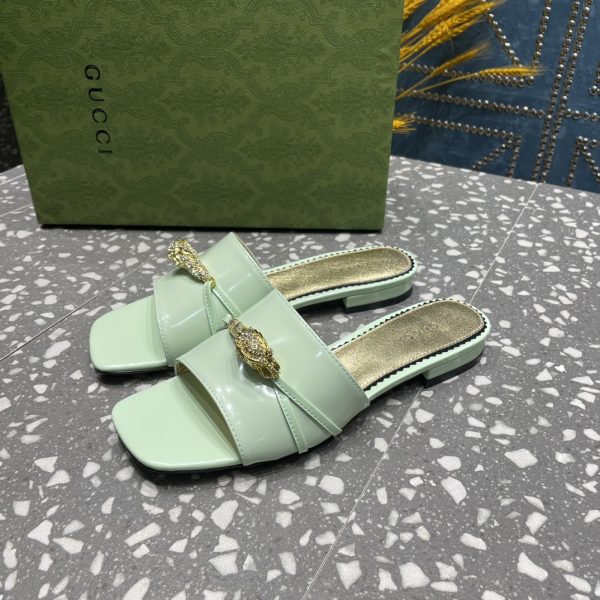 GuccI's new latest flat heel slippers are gold rhinestone snakehead sandals
