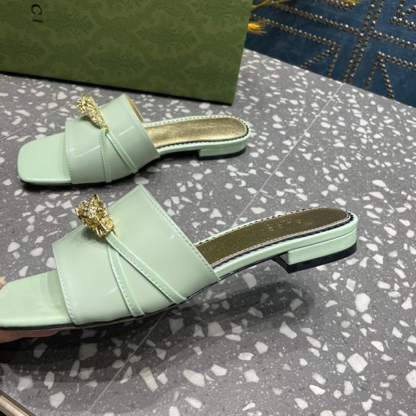 GuccI's new latest flat heel slippers are gold rhinestone snakehead sandals - Image 4