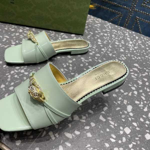 GuccI's new latest flat heel slippers are gold rhinestone snakehead sandals - Image 5