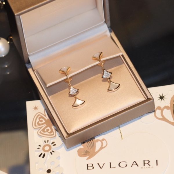 BVLGARI tassel skirt in rose gold and 18k stud earrings - Image 3