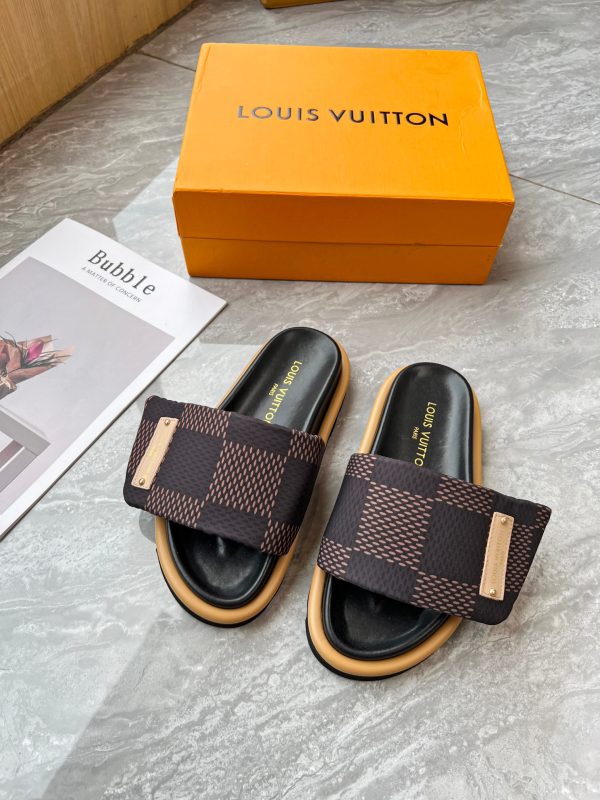 2024 Hit Embossed Logo Embossed Sandals This Pool Pillow Comfort Flat Slipper