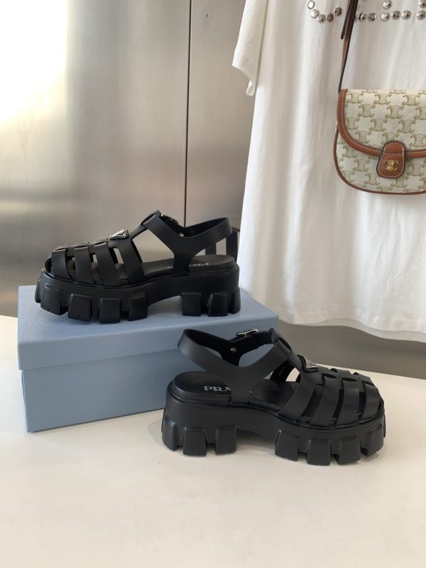 Prada is super hot for the latest spring/summer serrated Roman ultra-light platform sandals H - Image 3