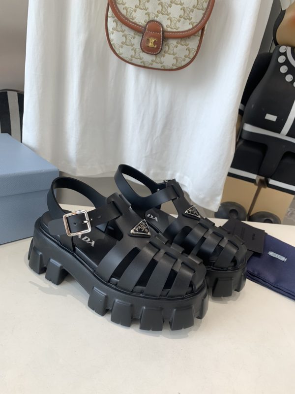 Prada is super hot for the latest spring/summer serrated Roman ultra-light platform sandals H - Image 4
