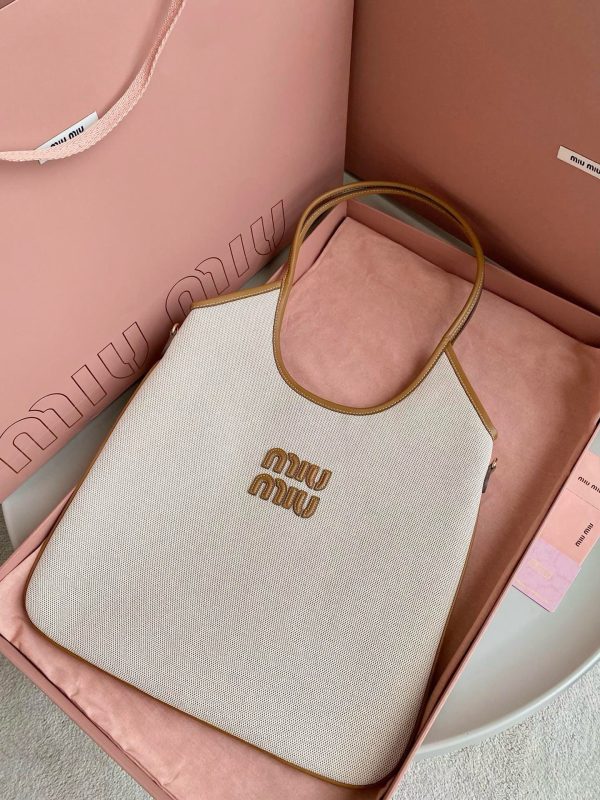 MiuMiu new hobo tote underarm bag autumn and winter series white A 5BG231