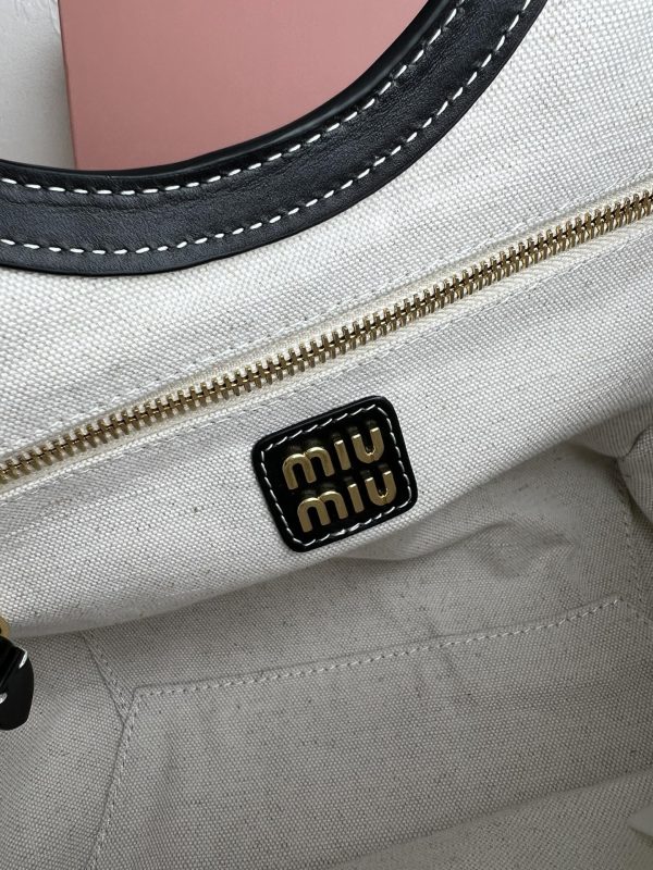Miumiu launches new IVY basket cowhide leather handbag M-288 black - Image 8